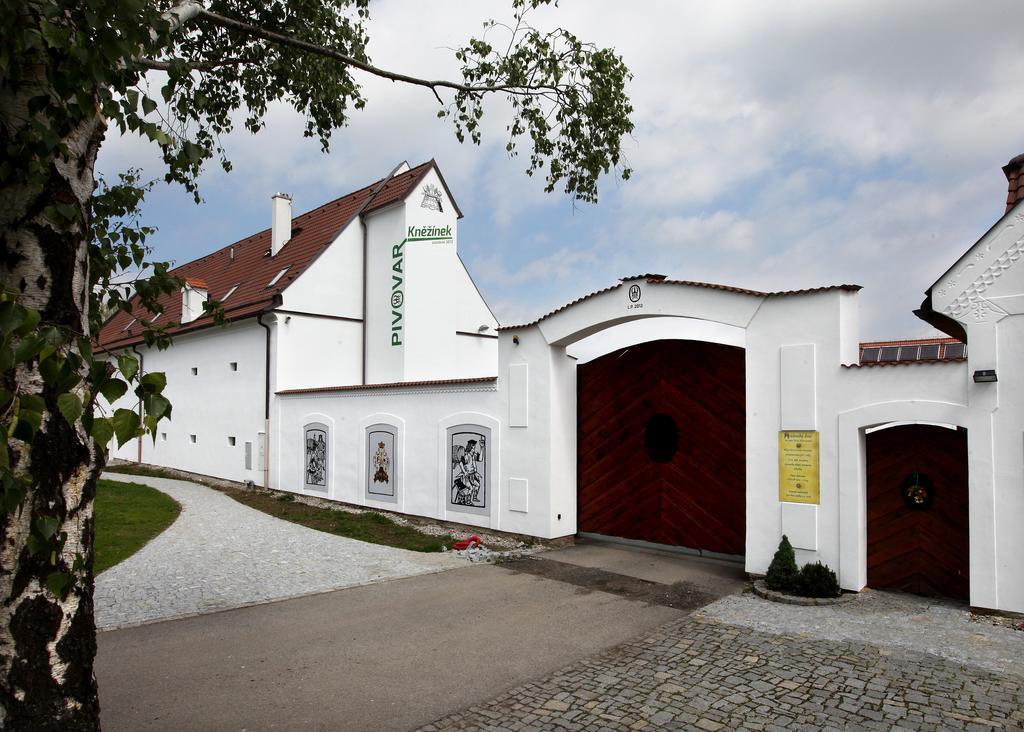 Wellness Hotel & Minipivovar Knezinek Ceske Budejovice Exterior photo